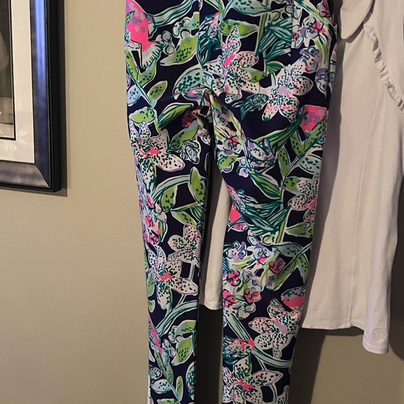 Lilly Pulitzer, Fairway performance pants. Bright Navy Pineapple Party. - Picture 6 of 7